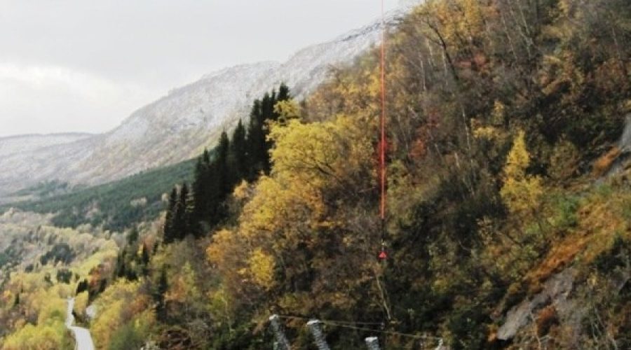 montering_med_helikopter_20101016_2048298783-e1421759894398